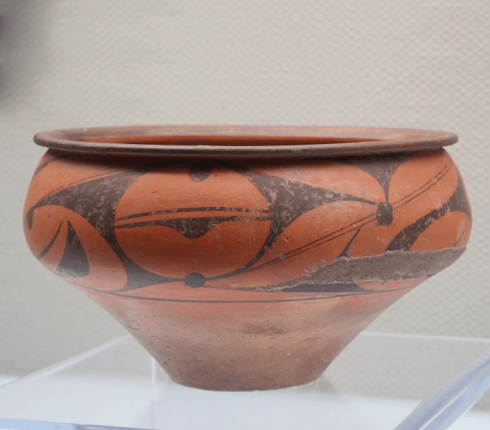 Basin from the Miaodigou site. Yangshao culture, c. 4000 BCE. Shanxi Museum
