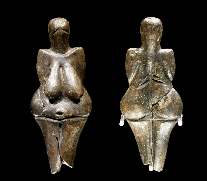 The History of Ceramics : Venus of Dolní Věstonice